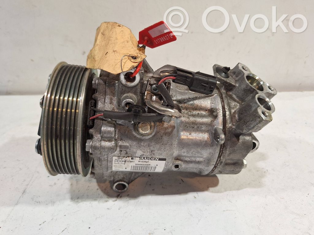 Renault Clio IV Air conditioning (A/C) compressor (pump) 