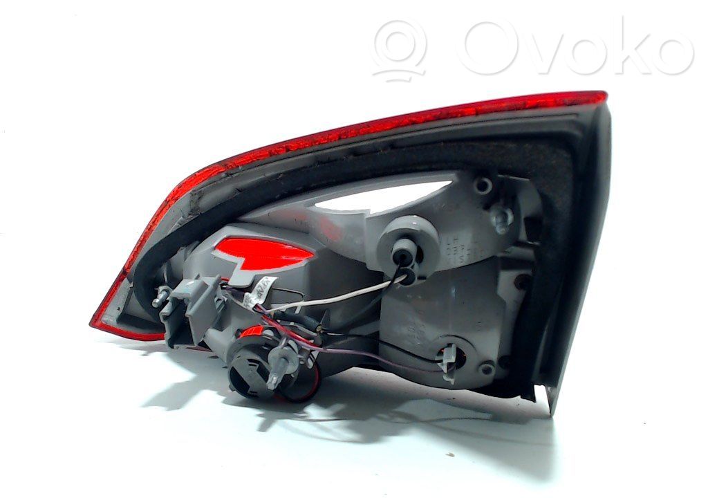 Tailgate rear/tail lights   1775997