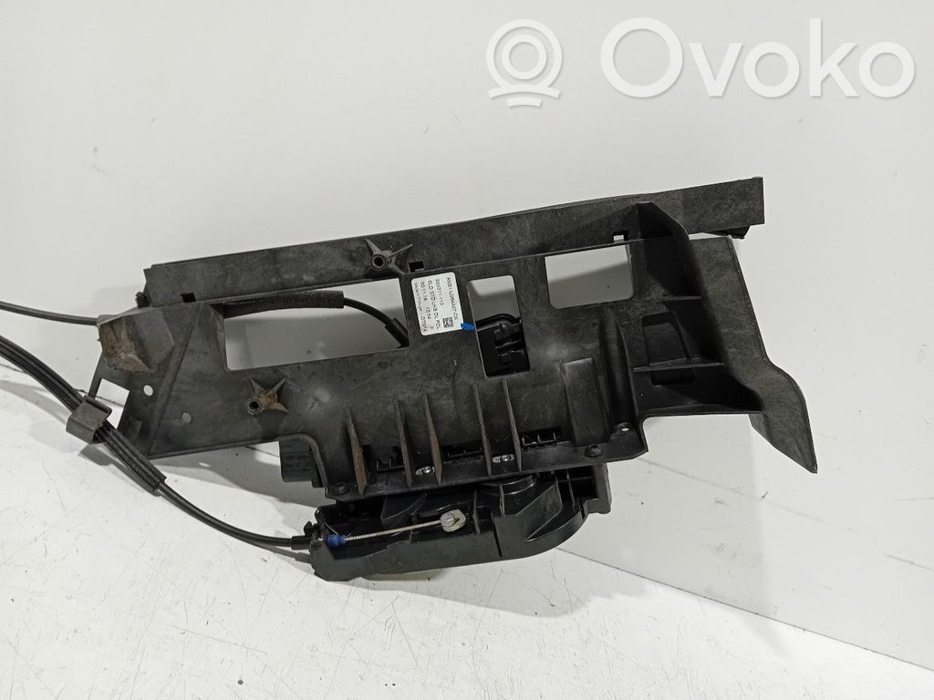 Ford Grand C-MAX Takaoven lukko 