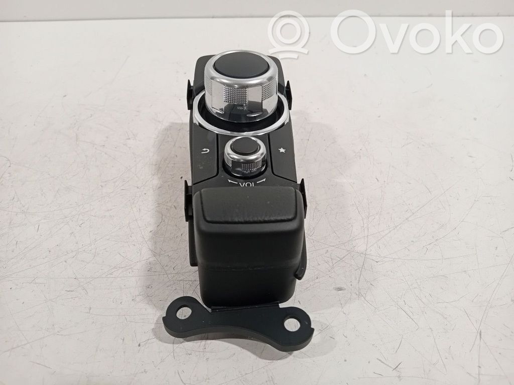 Mazda 2 Centrālās konsoles vadības bloks 