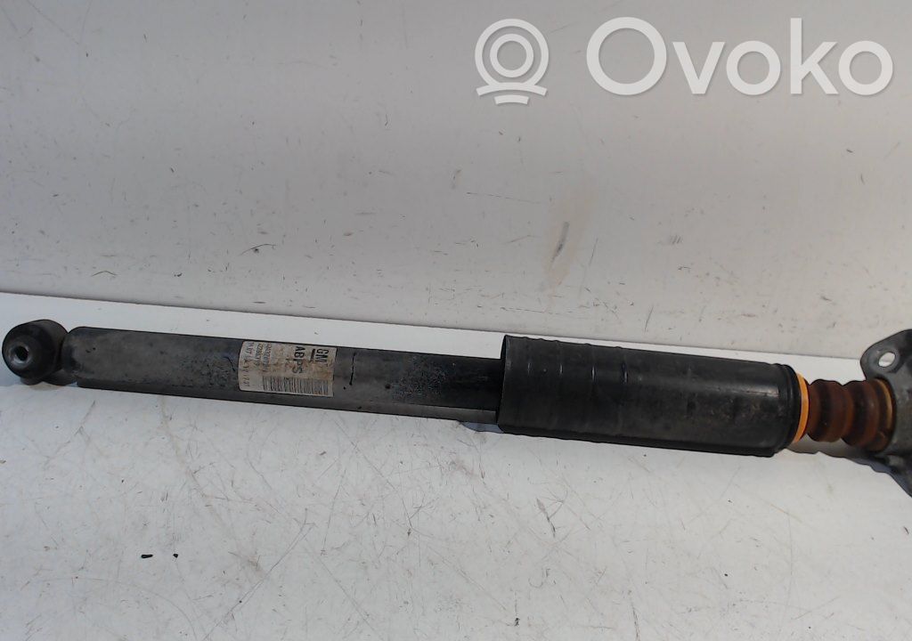 Opel Corsa E Takaiskunvaimennin 