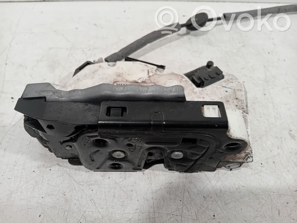 Volkswagen PASSAT B7 Zamek drzwi tylnych 