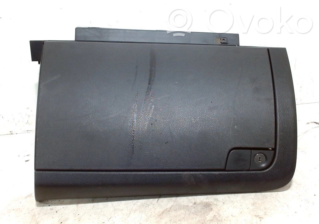 Glove box
