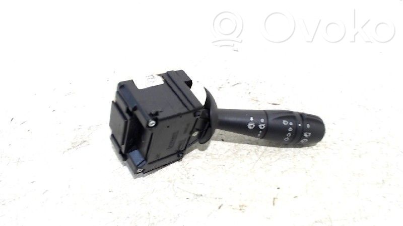 Renault Twingo III Wiper control stalk 