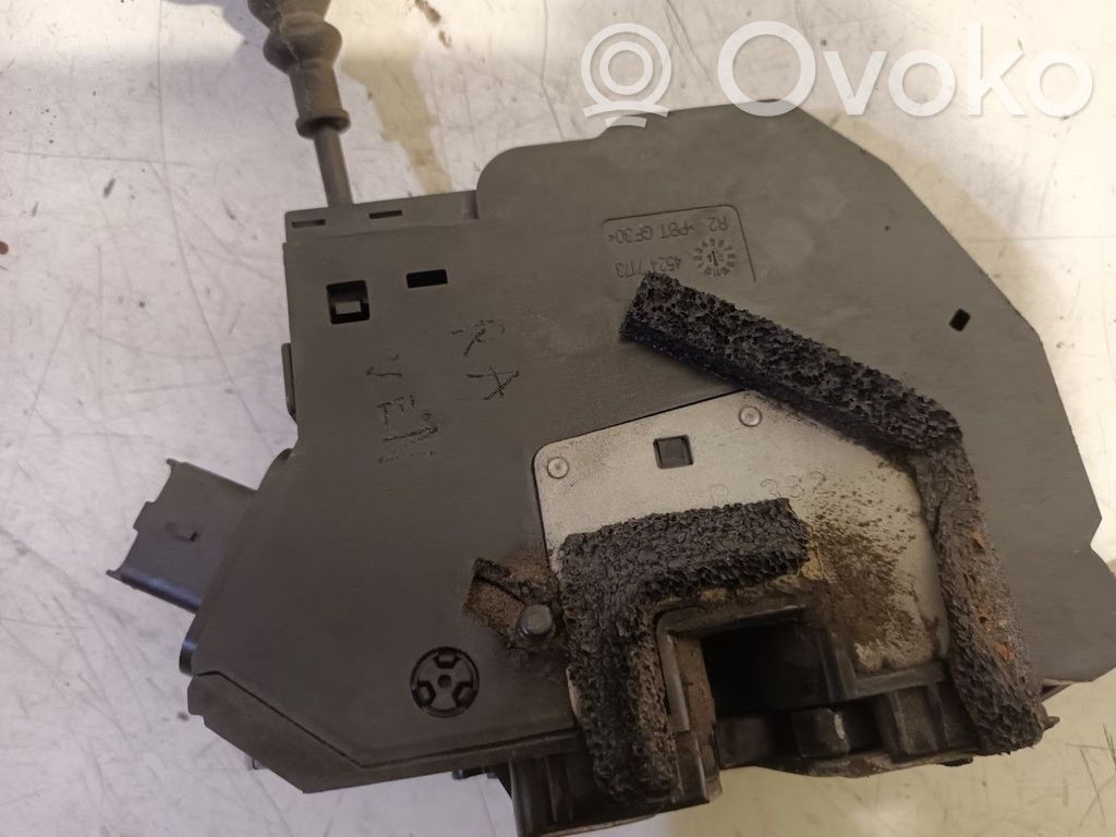 Renault Clio IV Rear door lock 