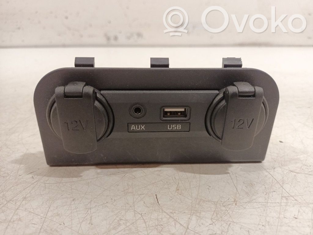 KIA Rio Enchufe conector entrada auxiliar 