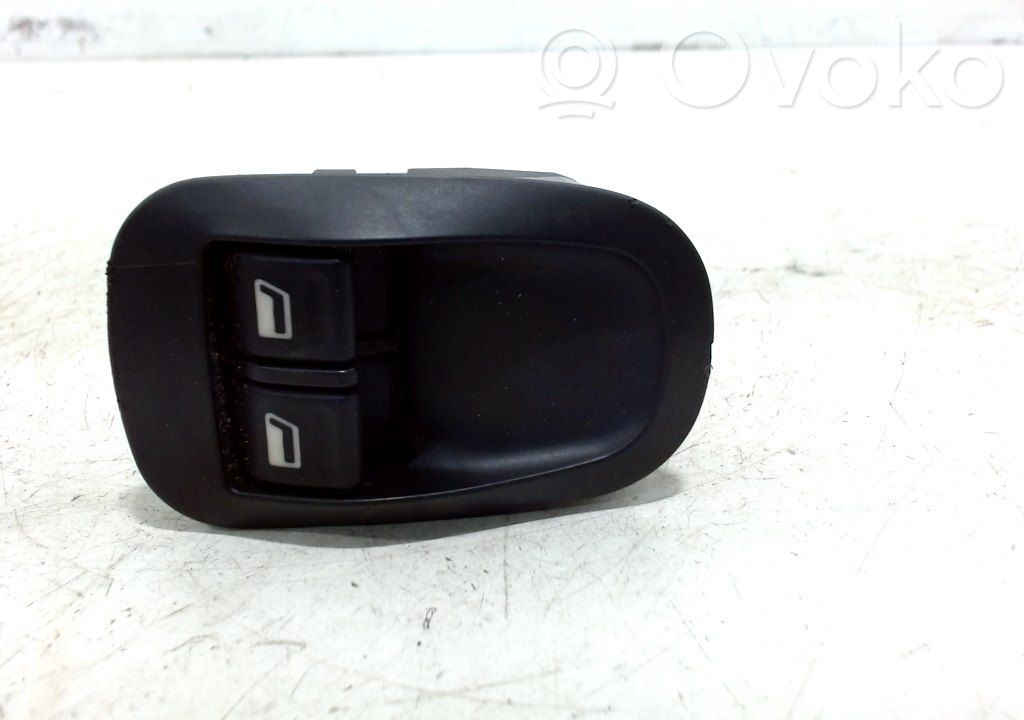 Peugeot 206+ Electric window control switch 