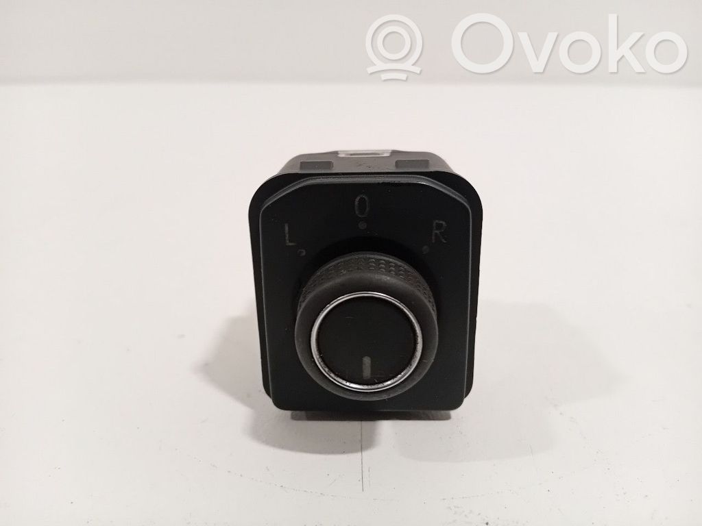 Audi A1 Wing mirror switch 