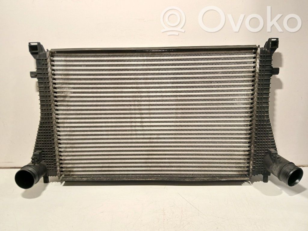 Volkswagen PASSAT B8 Interkūlerio radiatorius 
