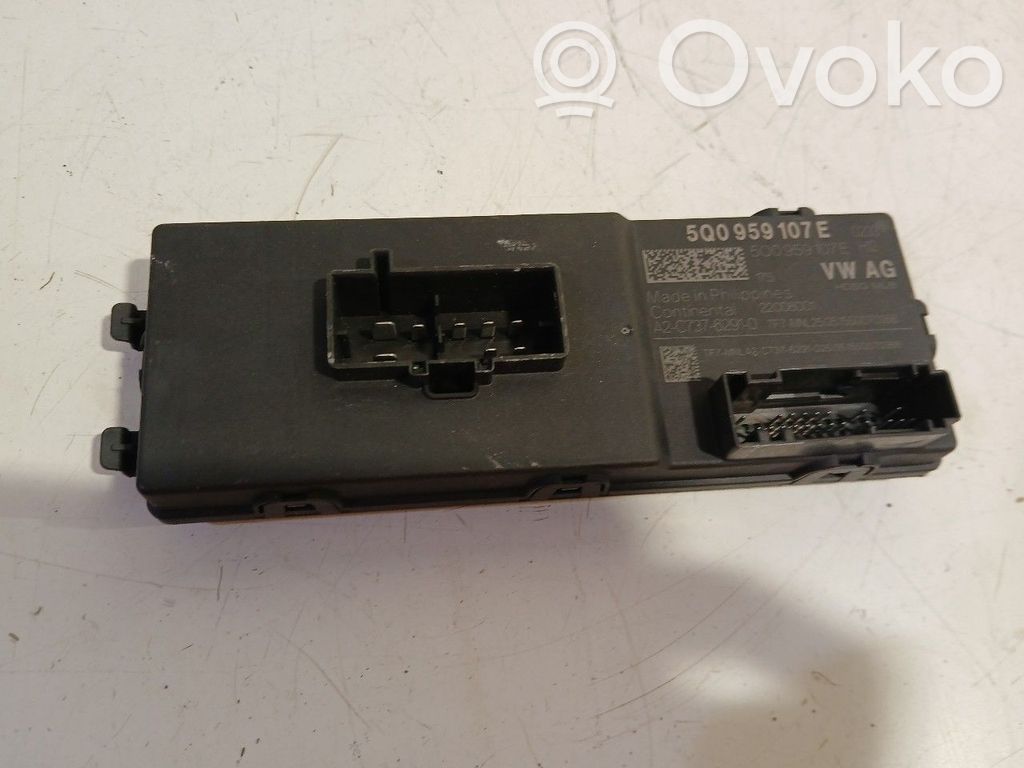 Engine control unit/module   22008001,5Q0959107E