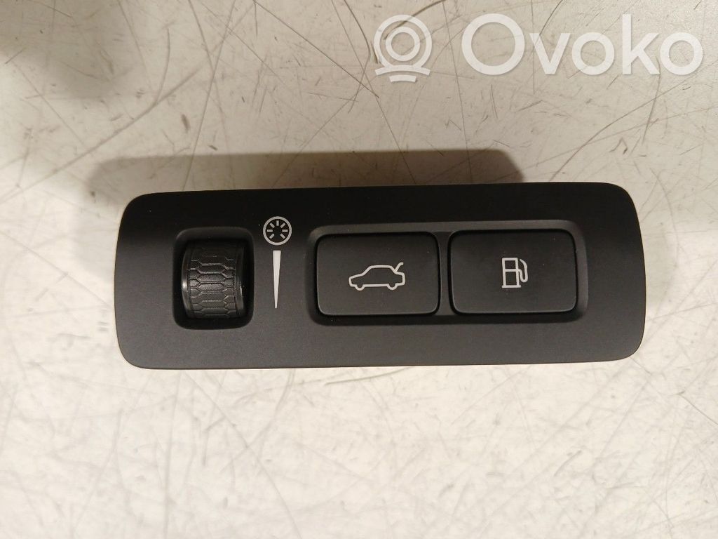 Tailgate/trunk/boot open switch   P31443874