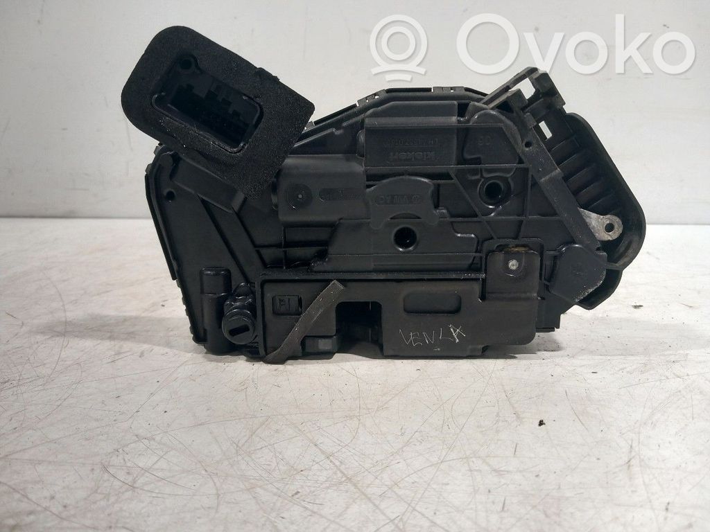 Volkswagen Golf VIII Takaoven lukko 