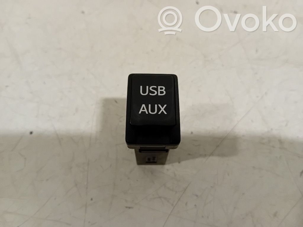 Toyota Auris 150 AUX in-socket connector 