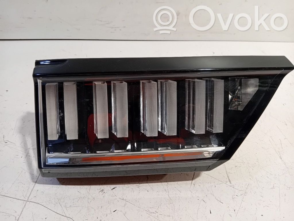 Lampy tylnej klapy bagażnika   8888077997