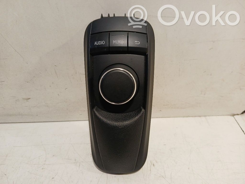 Lexus CT 200H Central console control unit 