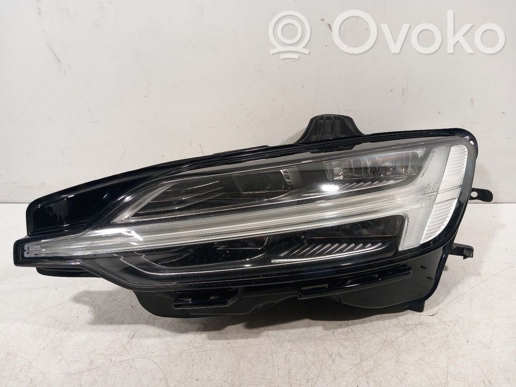 Volvo V60 Lampa przednia 