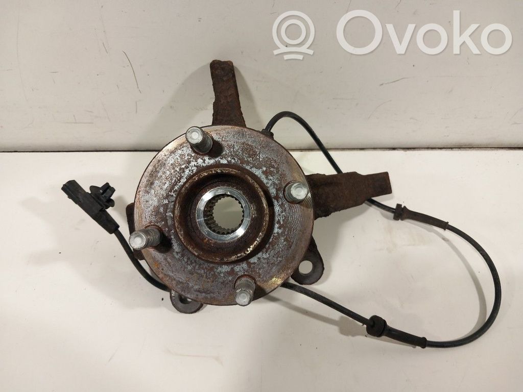 Nissan Note (E12) Radlagergehäuse vorne 