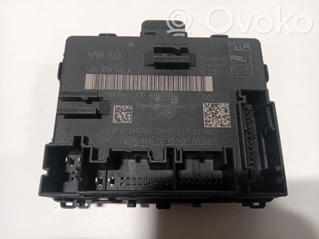 Volkswagen Golf VIII Unidad de control/módulo del bloqueo de puertas
