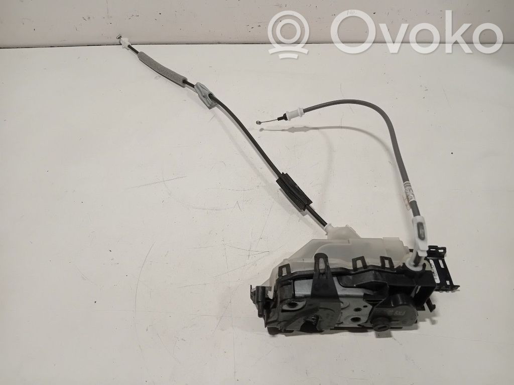 Opel Vivaro Zamek drzwi przednich 