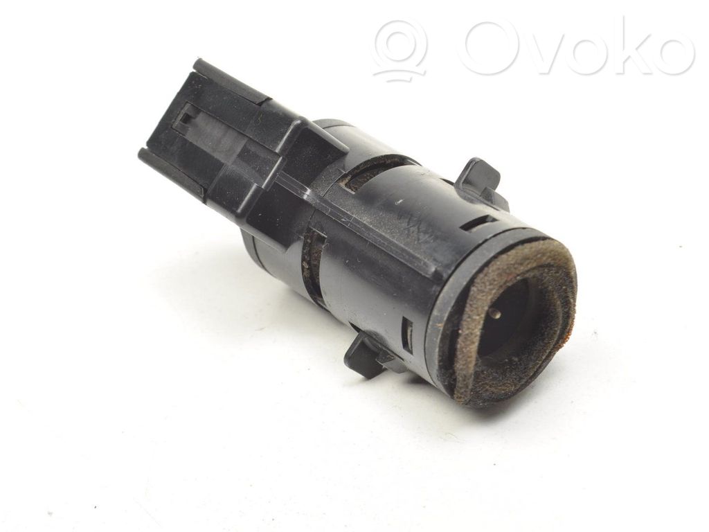 Interior temperature sensor   3524841