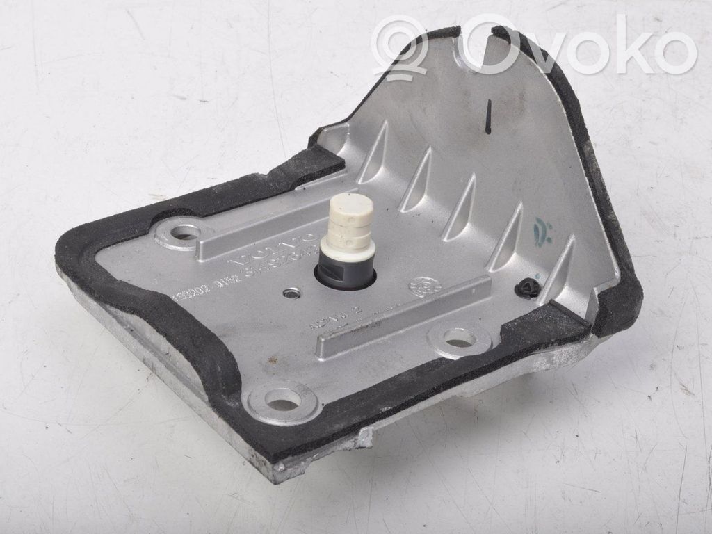 Volvo XC90 Engine mounting bracket 