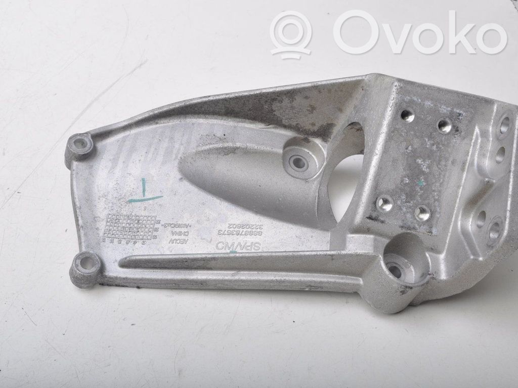 Volvo XC60 Engine mounting bracket 