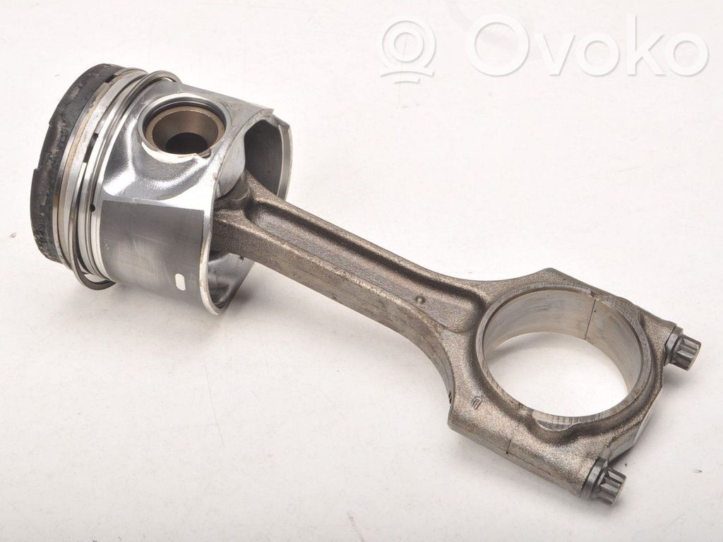 Pistón con biela   81L123