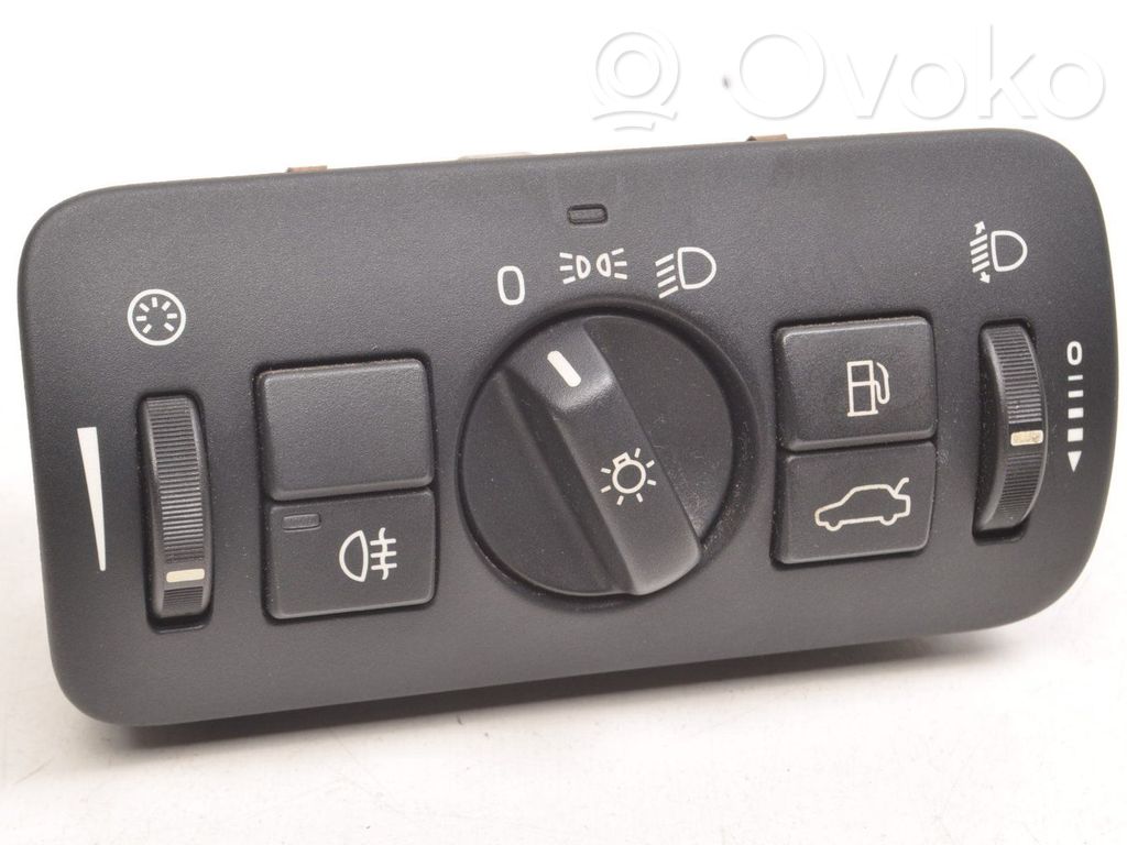 Light switch   30739433