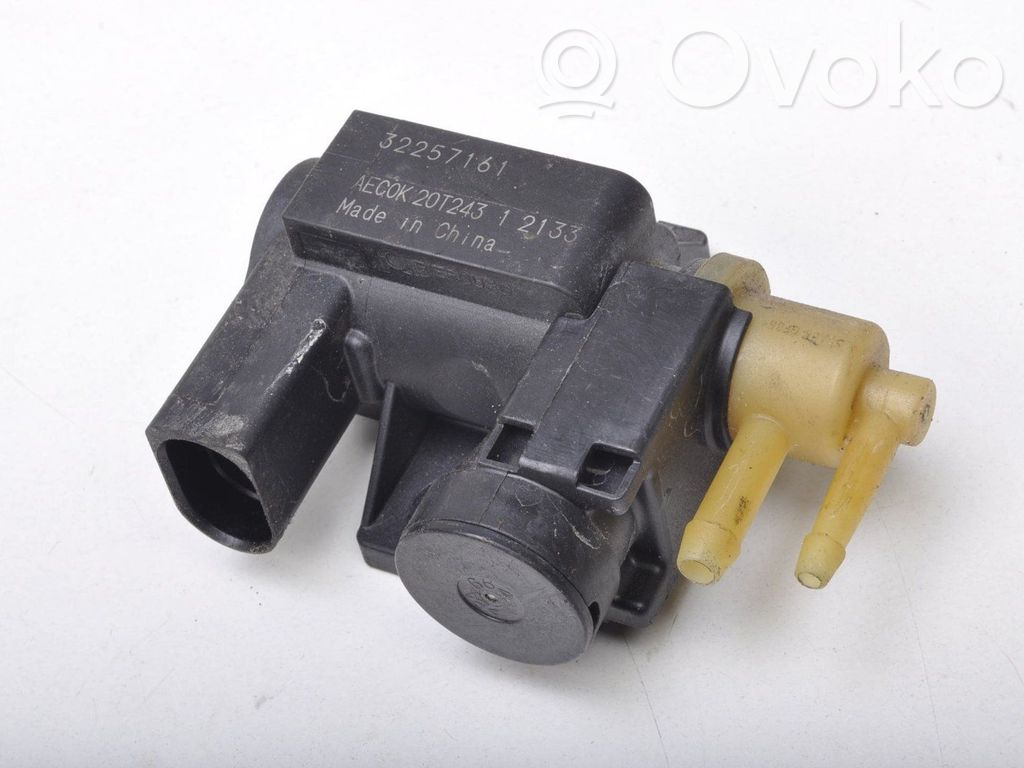 Volvo XC40 Valve vacuum 