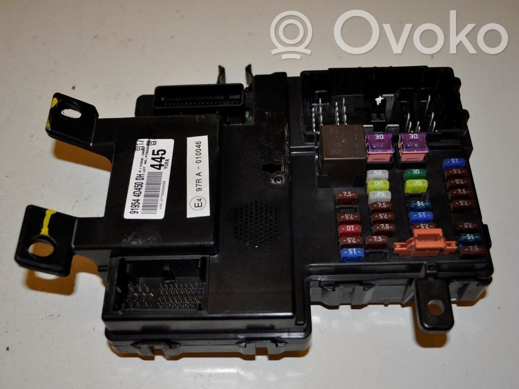 KIA Carnival Fuse box set 