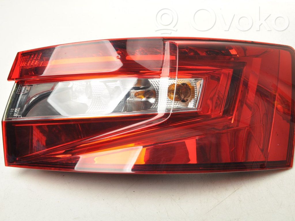 Skoda Superb B8 (3V) Lampă spate în caroserie 