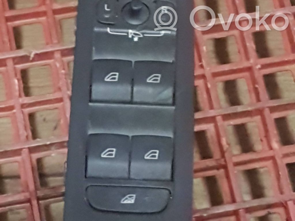 Volvo XC40 Electric window control switch 