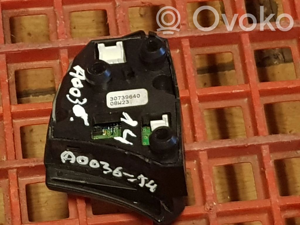 Volvo V70 Steering wheel buttons/switches 