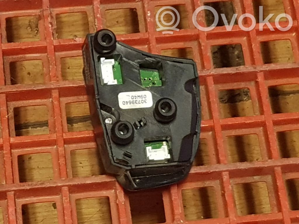 Volvo V70 Steering wheel buttons/switches 