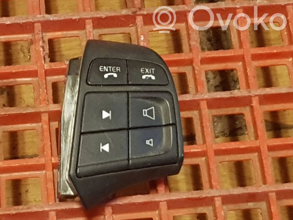 Volvo V70 Steering wheel buttons/switches 