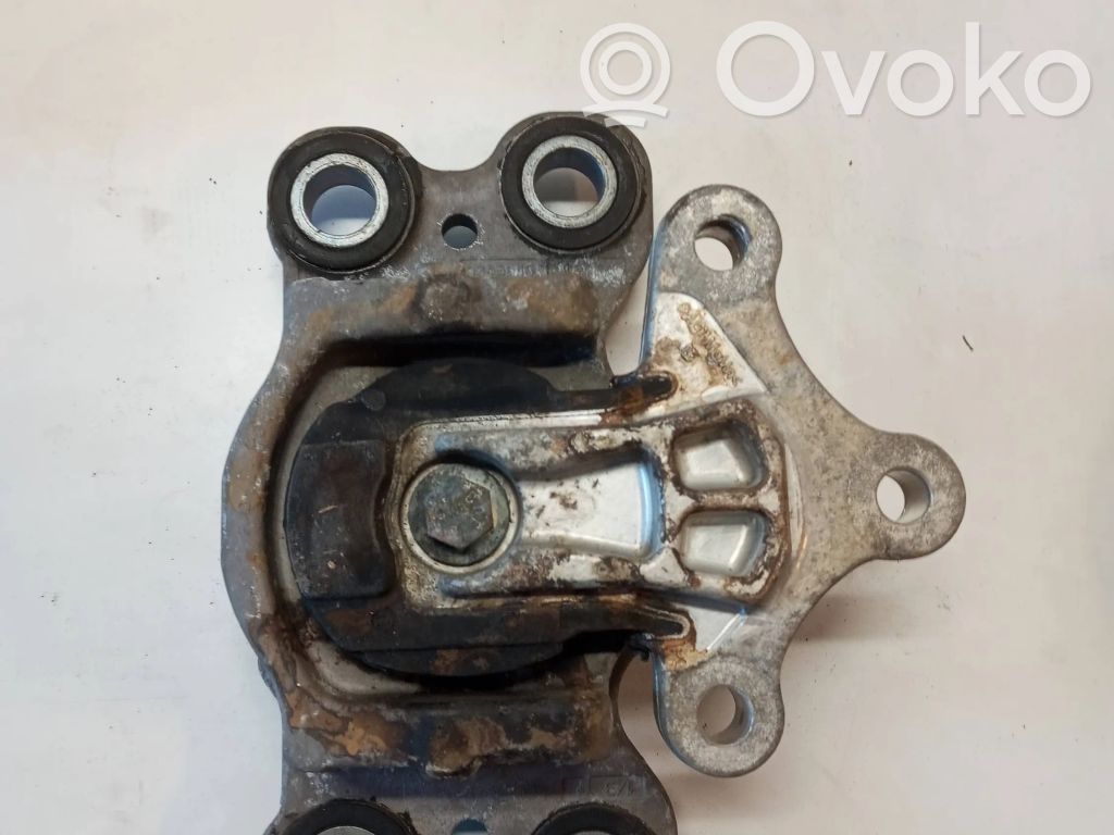 Volvo S60 Engine mount bracket 