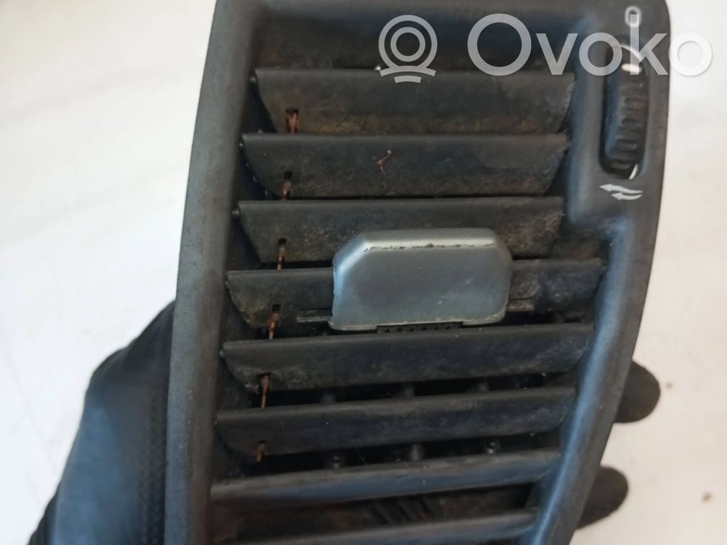 Volvo XC90 Boczna kratka nawiewu deski rozdzielczej 