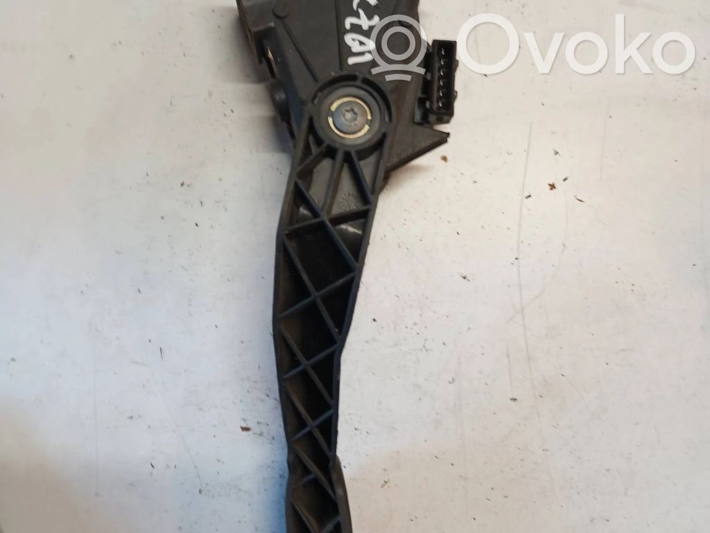 Volvo XC70 Accelerator throttle pedal 