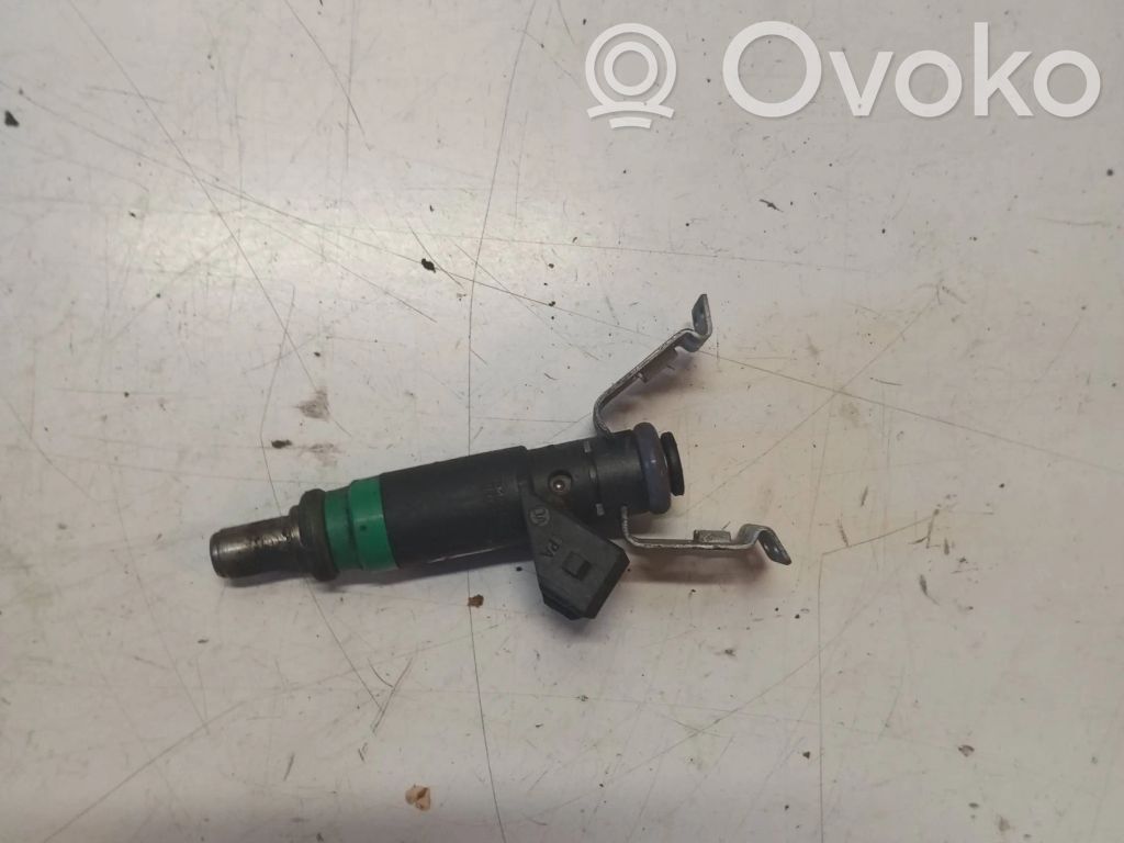 Volvo S40 Fuel injector 