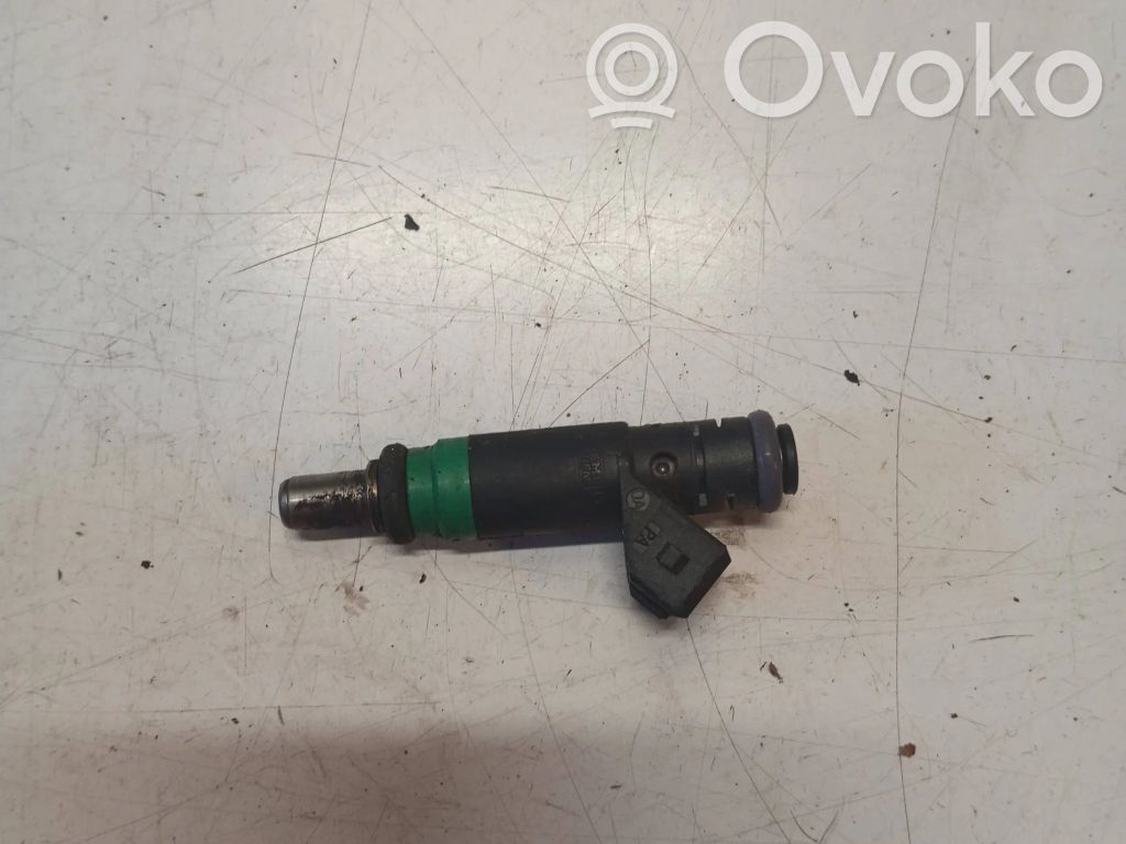 Volvo S40 Fuel injector 