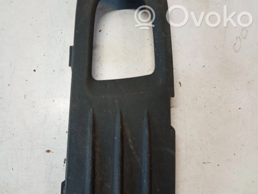 Volvo V50 Etupuskurin alempi jäähdytinsäleikkö 