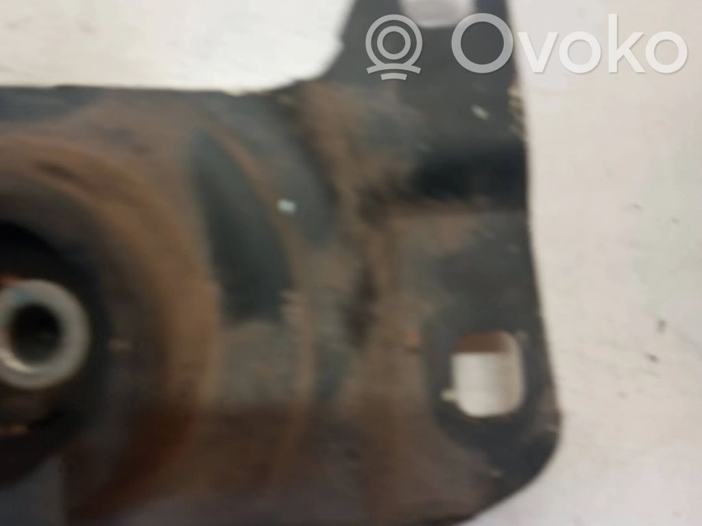 Volvo C30 Engine mount bracket 