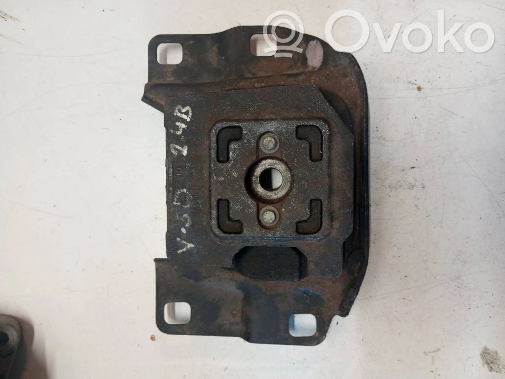 Volvo V50 Engine mount bracket 