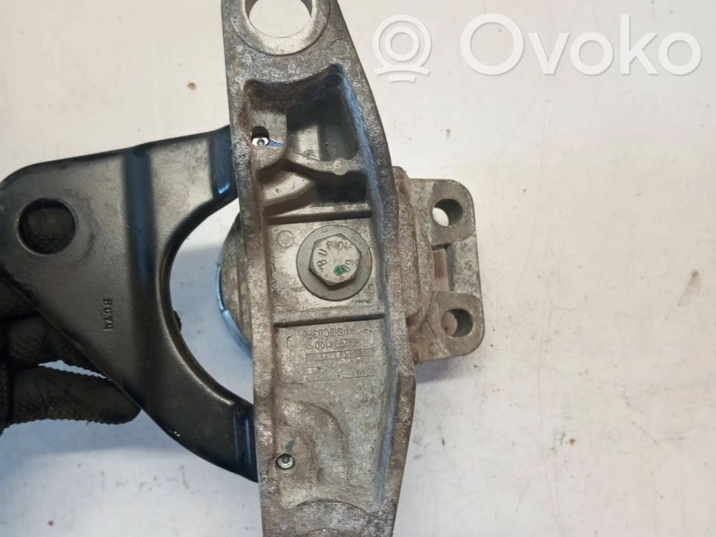 Volvo S60 Engine mount bracket 