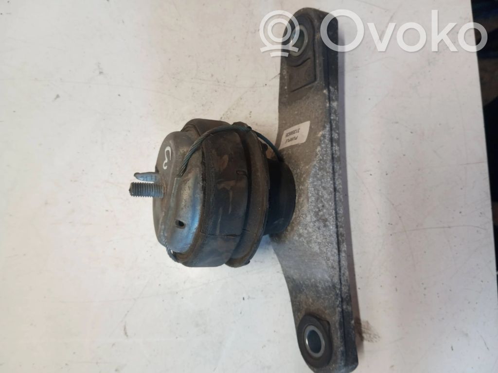 Volvo V40 Engine mount bracket 