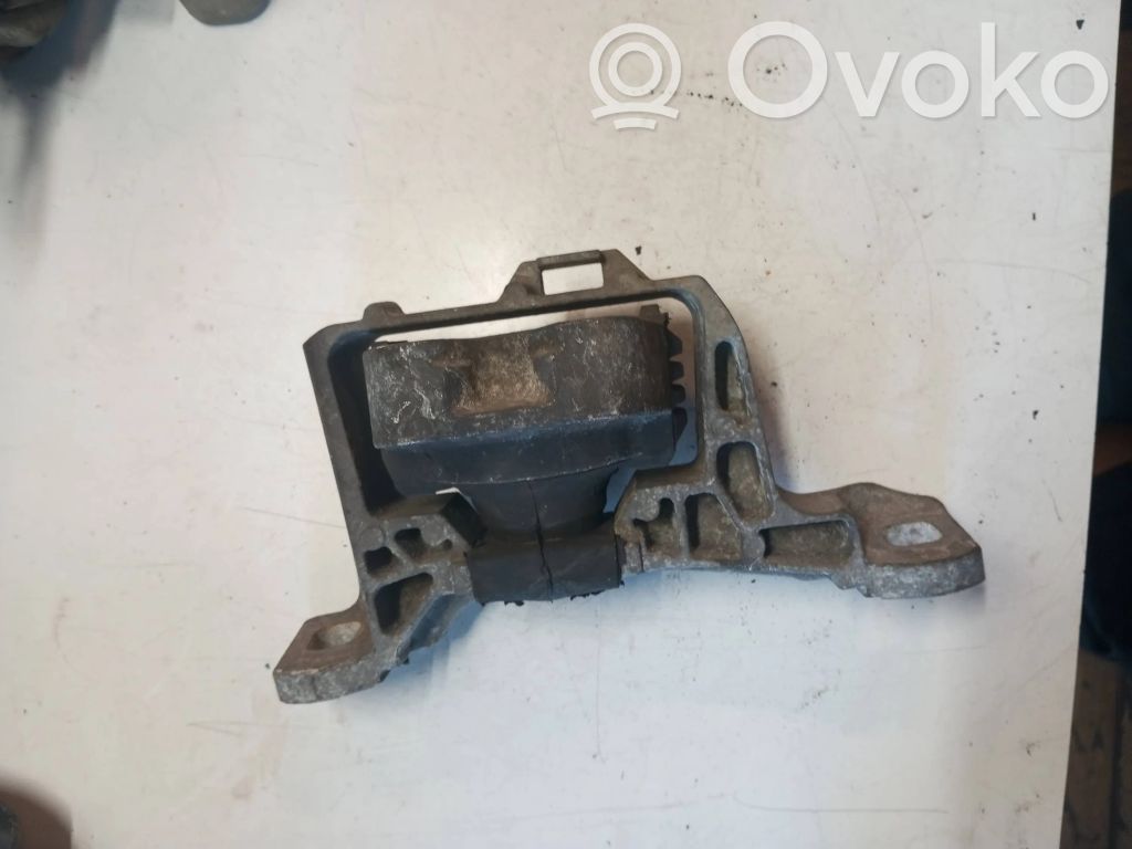 Volvo V50 Engine mount bracket 