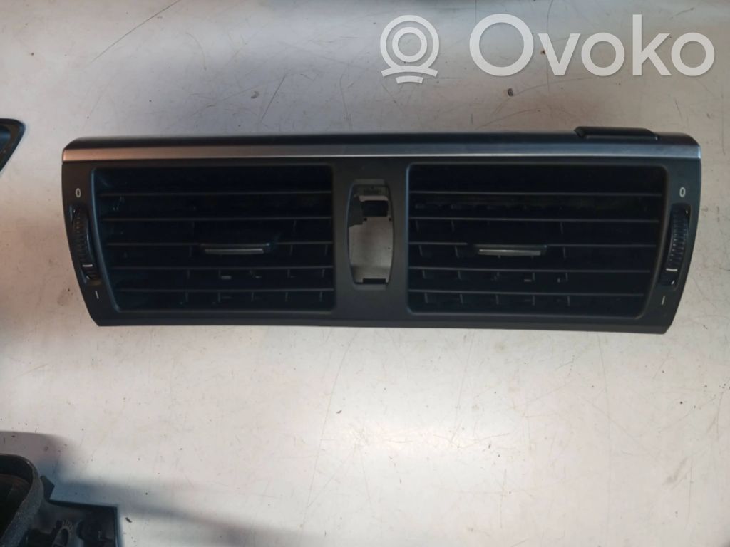BMW X6 E71 Centrinės oro grotelės 