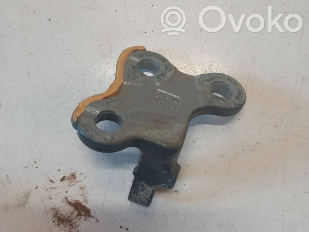 Volvo S60 Priekšpusē augšējā vira (eņģe) 