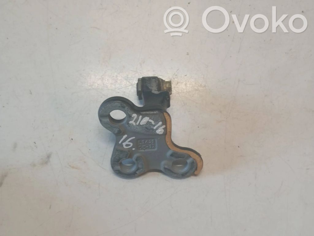 Volvo V60 Front door lower hinge 