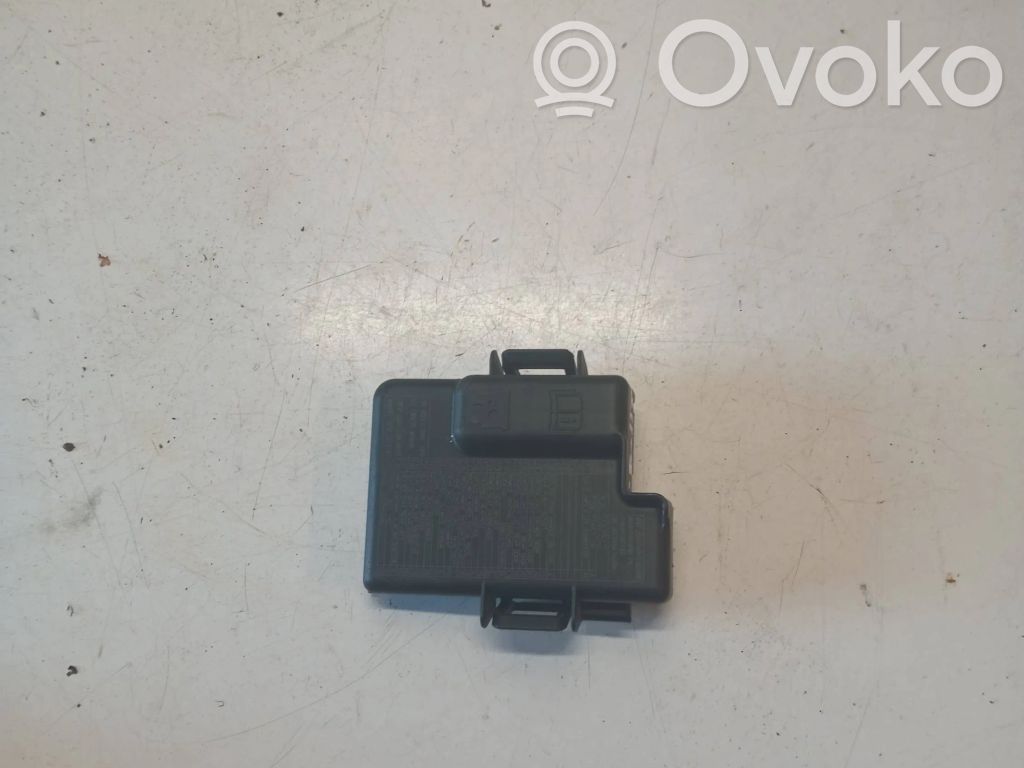 Volvo S60 Sulakerasian kansi 